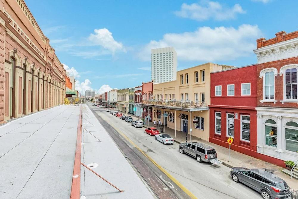 Galveston Historic Strand Loft 204