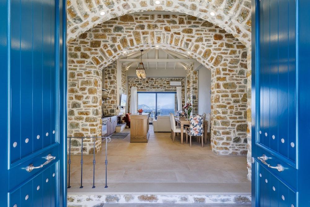 Rodon Luxury Villas Eos