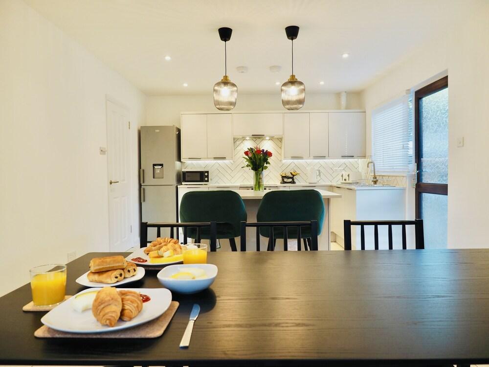 Farnborough 122 Park Road