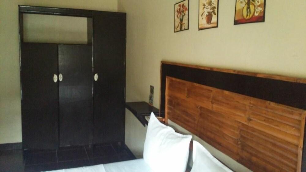 Puerto Galera Boutique Resort