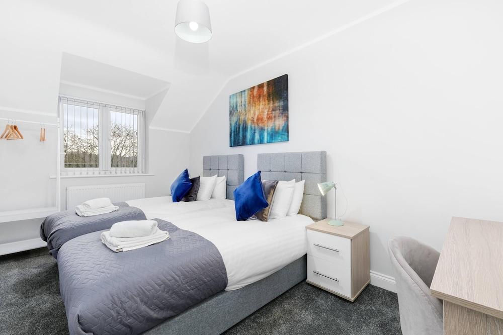 2 Bdrm Penthouse with parking Wycombe