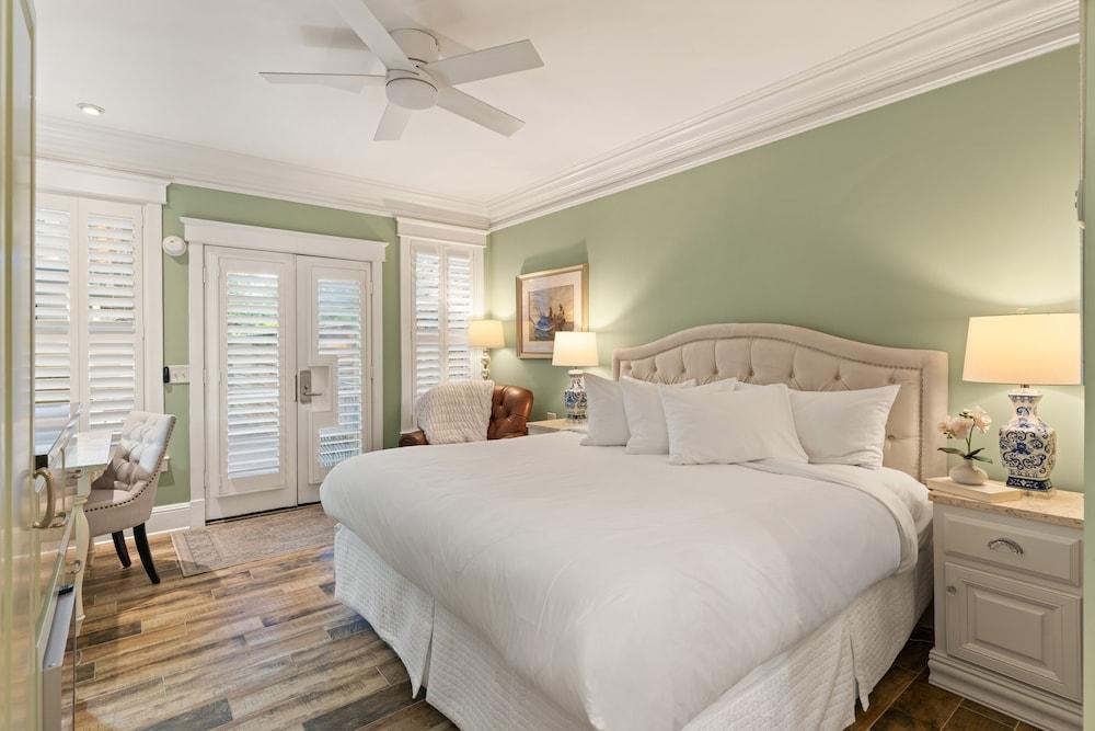 Village Inn and Pub - Adults Only