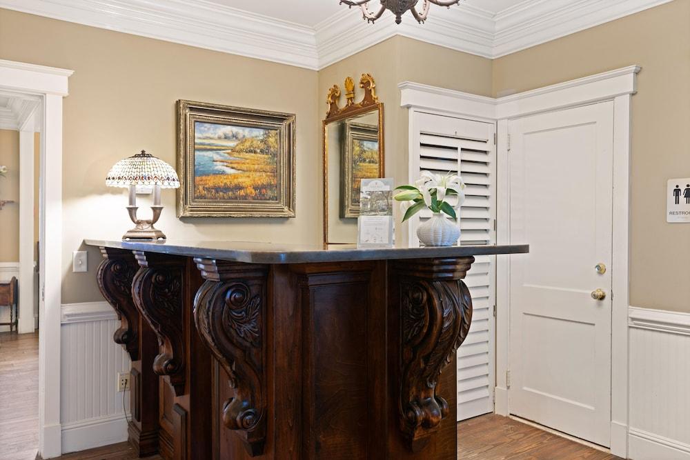 Village Inn and Pub - Adults Only