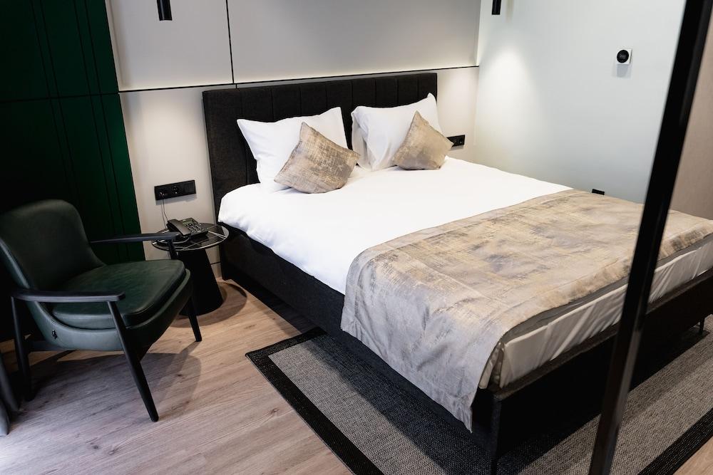 Dostyk Business Hotel