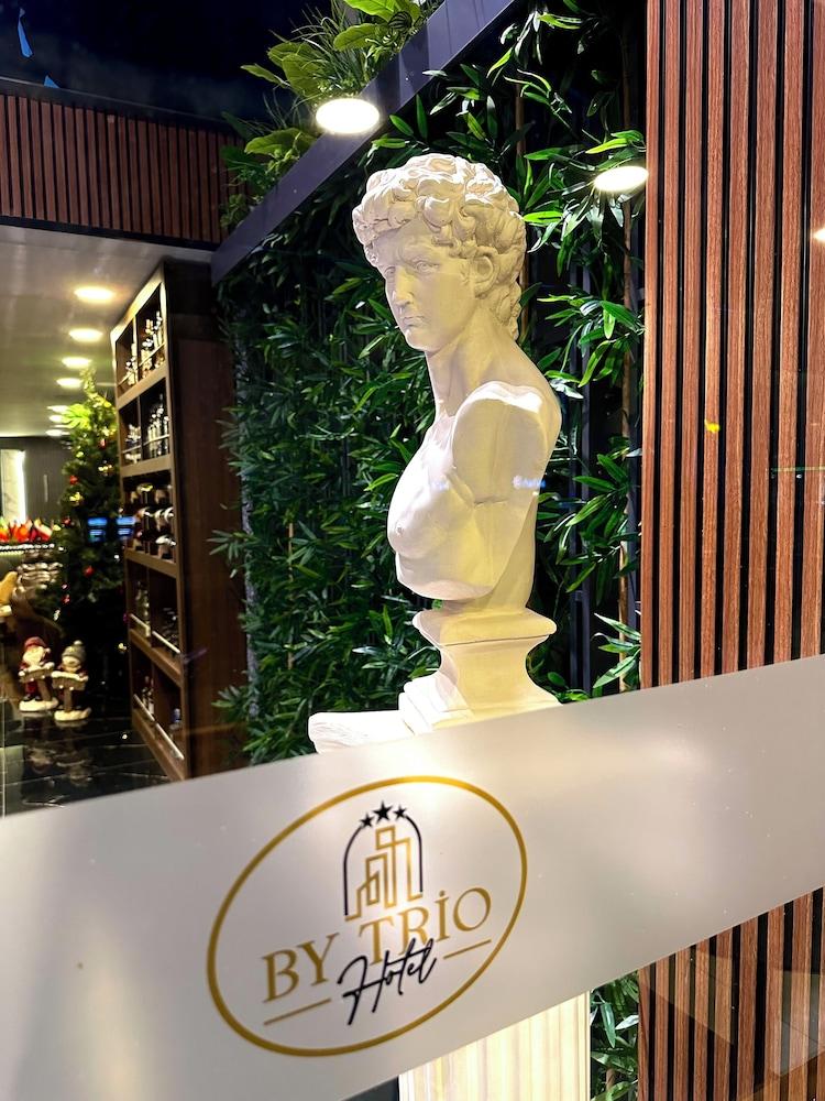 By Trio Hotel