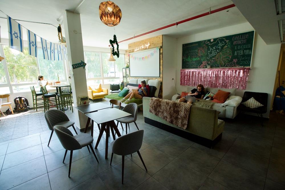 Jungle Jaffa Hostel Age 18 to 45