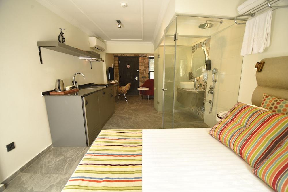 Chic Studio Flat with Patio SARDUNYA