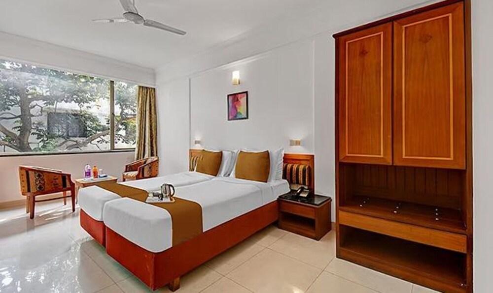 Fabhotel Prime Golden Emerald