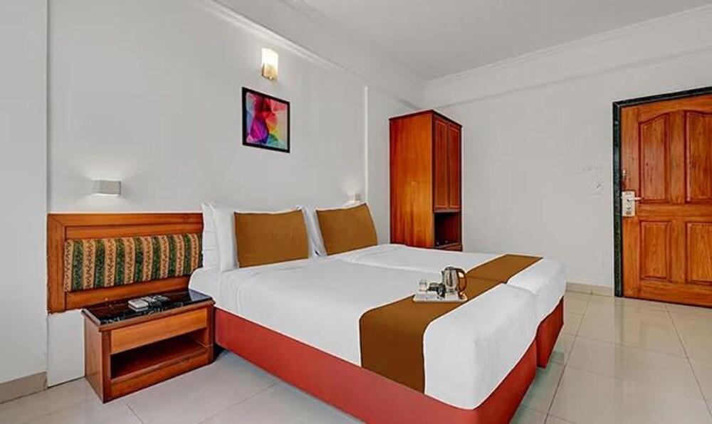 Fabhotel Prime Golden Emerald