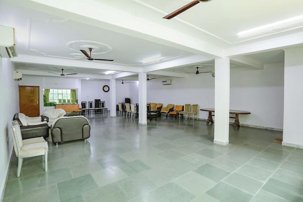 FabHotel Premium Rooms