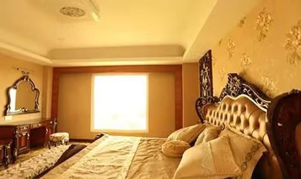 Fabhotel Prime Le Palace