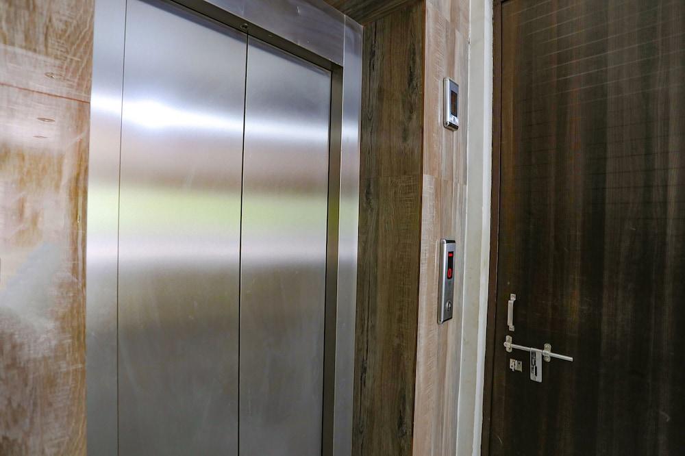 Fabhotel Royal Stay Inn