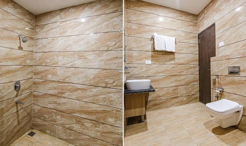 Fabhotel Suman Castle