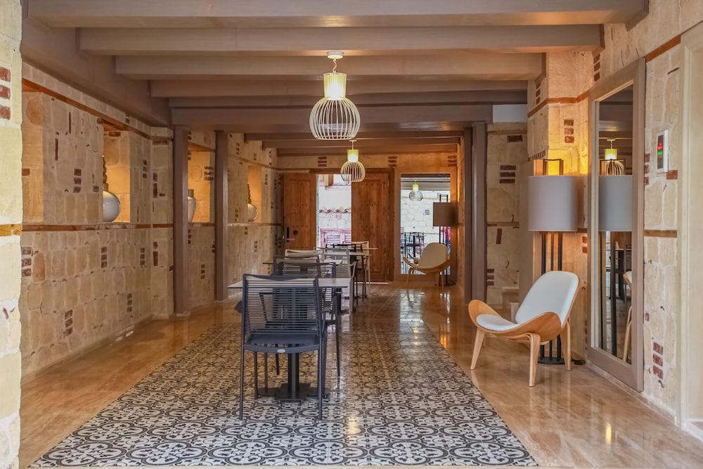 Studio Flat in Old Town Emp 106