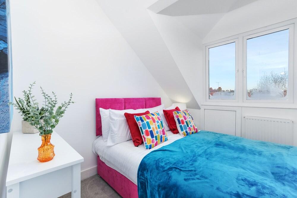 Ewell Modern Design 2 Bedroom Apartment