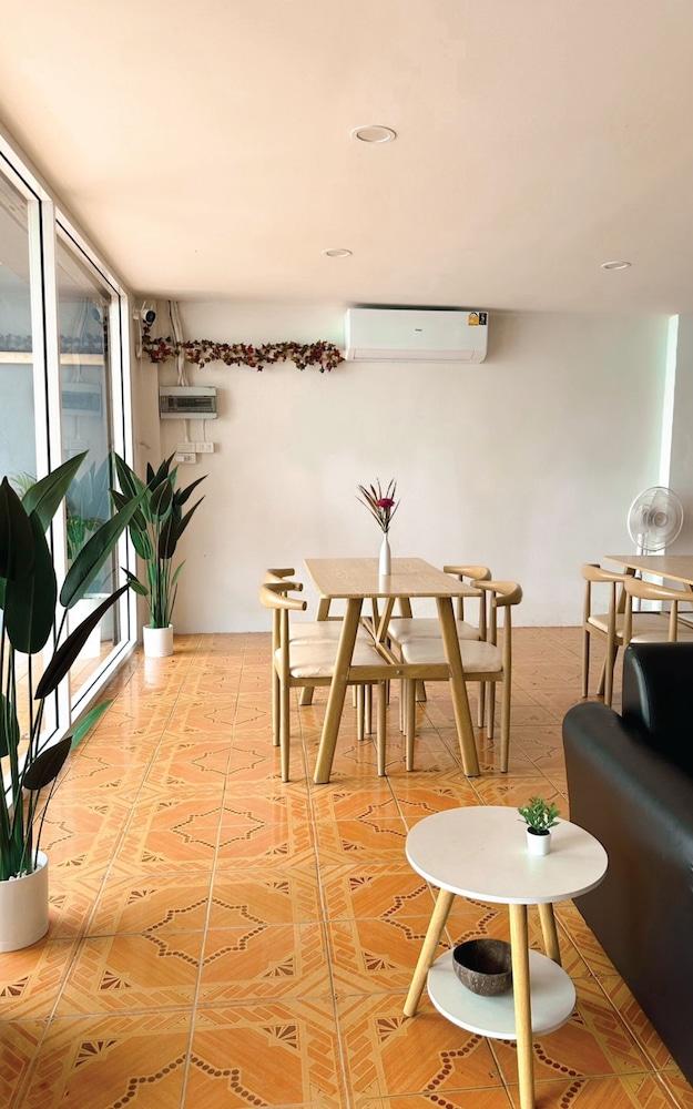 MONTANA Hotel & Hostel Phuket