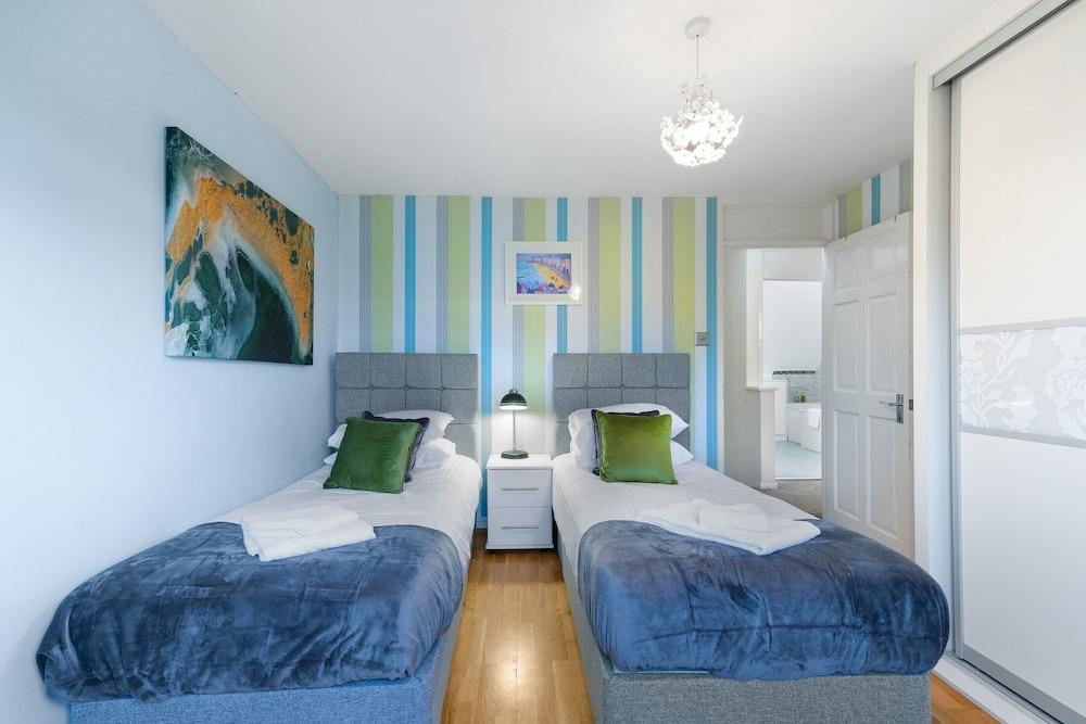 Serviced 4 Bdrm 2 bath house Maidenhead