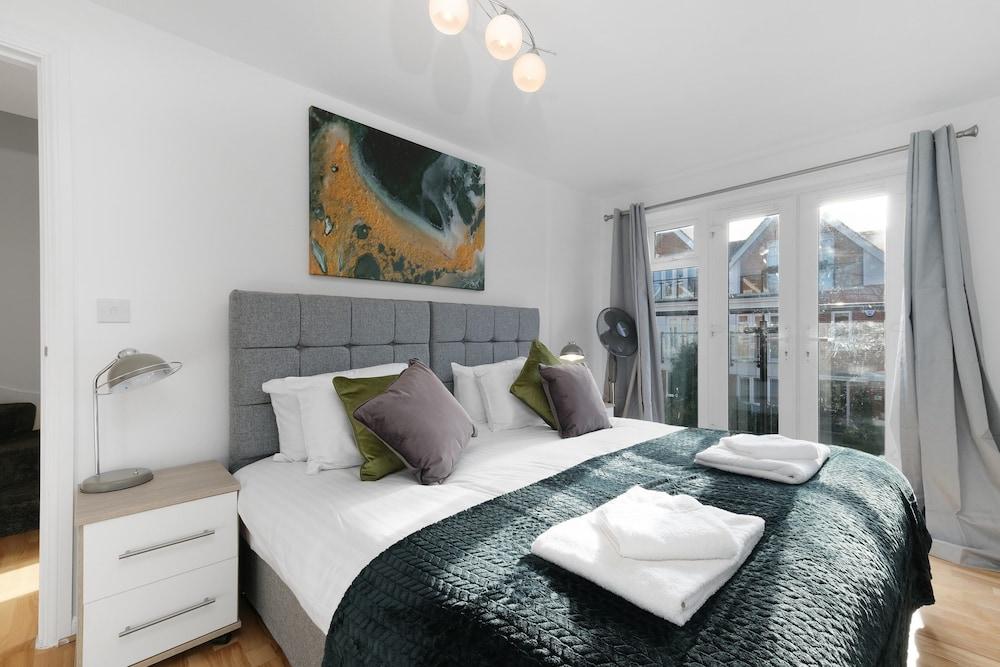 Lindsey Serviced 4 Bedroom 2 Bath house