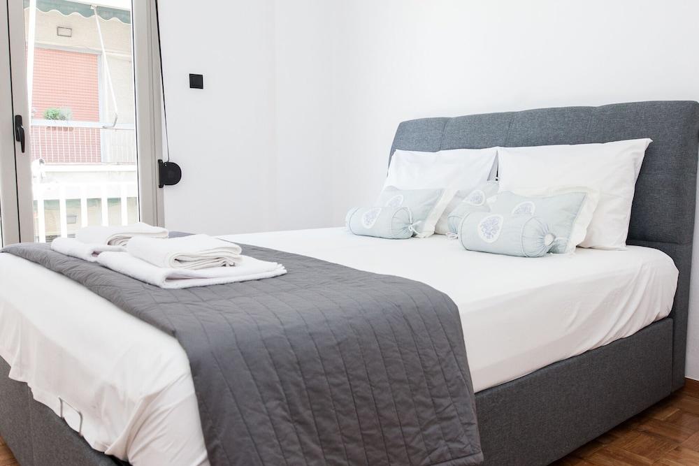 Modern Brand new apt In Athens Centre
