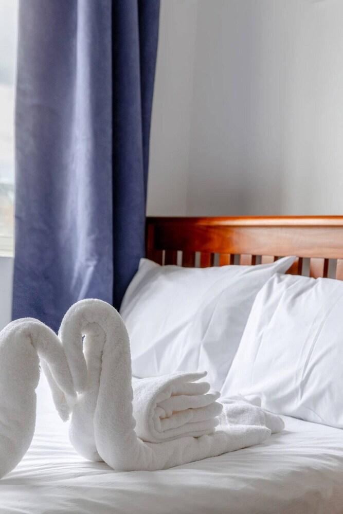 Bright & Spacious 2BD Flat - Hackney