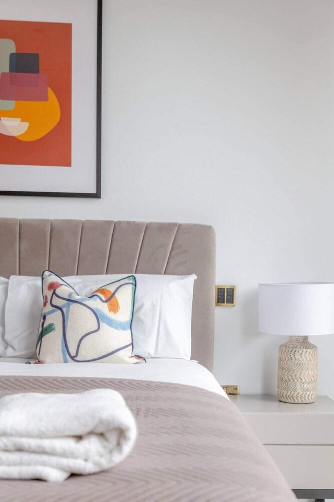 Luxurious 2BD Flat by the River Thames - Vauxhall