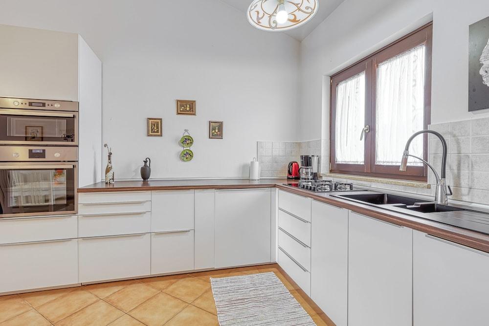 Pool House Kristina Near Porec