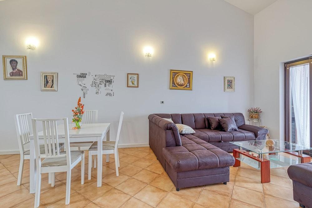 Pool House Kristina Near Porec