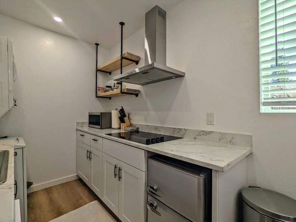 Studio with Large Deck and Full Kitchen