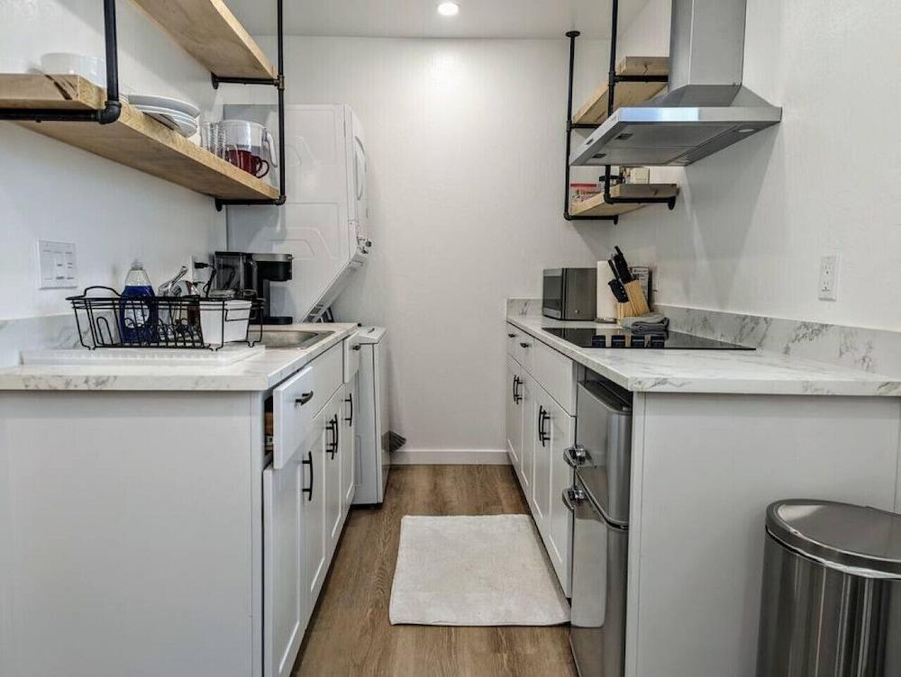 Studio with Large Deck and Full Kitchen