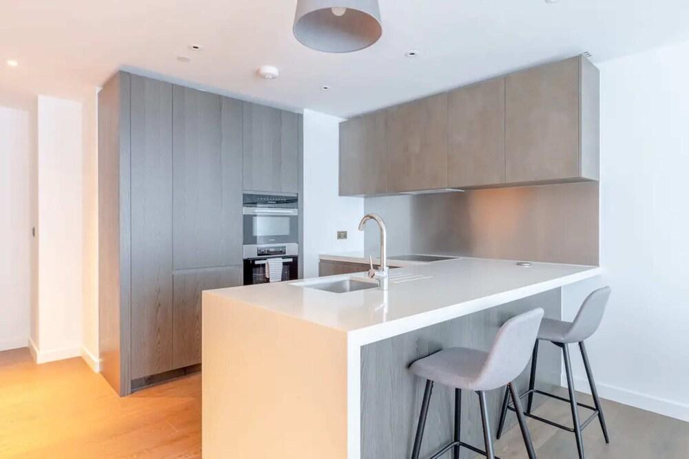 Luxurious 2 Bedroom Flat by the River Thames - Vauxhall