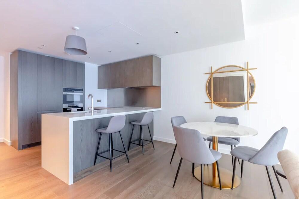 Luxurious 2 Bedroom Flat by the River Thames - Vauxhall