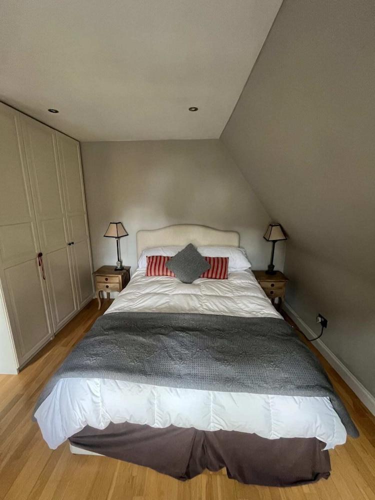 Modern Top Floor 2BD Flat - Kensington