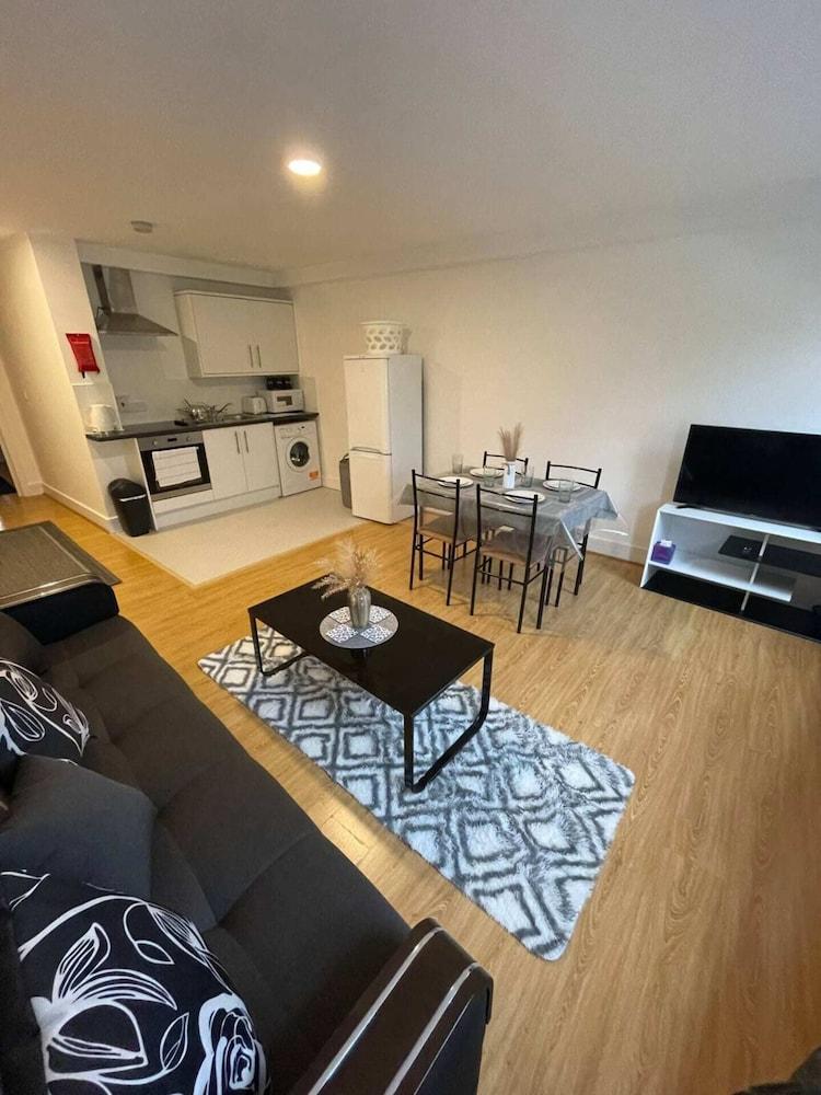 Cosy & Sleek 1BD Flat - Mile End