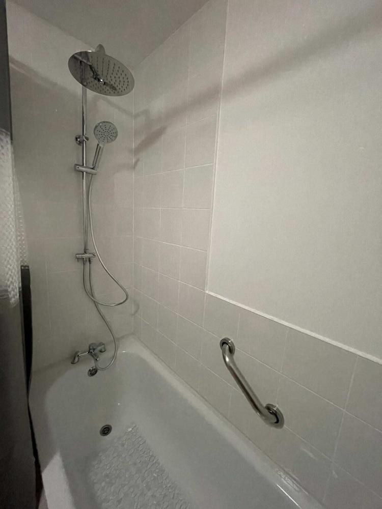 Cosy & Sleek 1BD Flat - Mile End