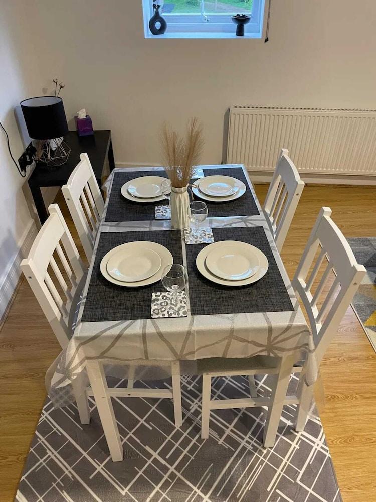 Sleek & Cosy 1BD Flat - Mile End