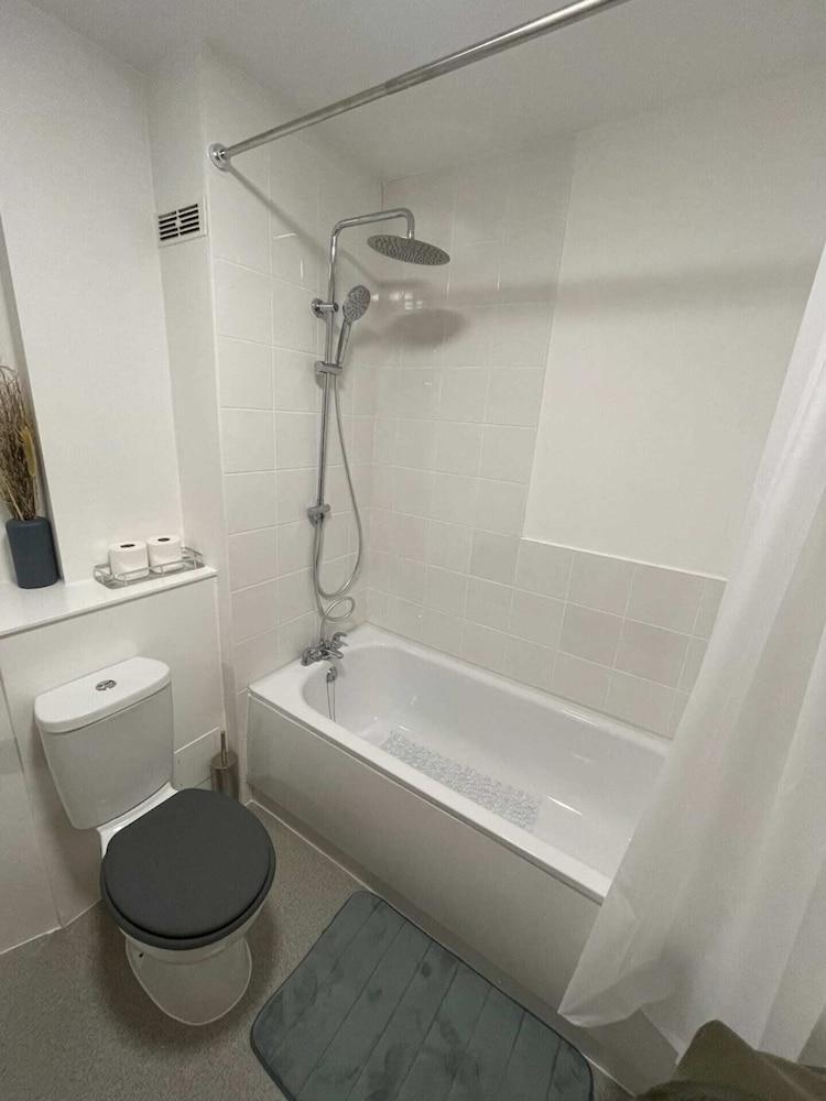 Sleek & Cosy 1BD Flat - Mile End