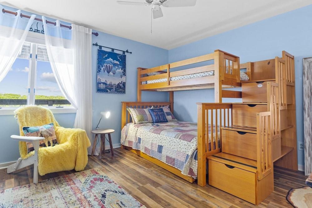 Point Prospect Shores 2 Bedroom Condo by RedAwning