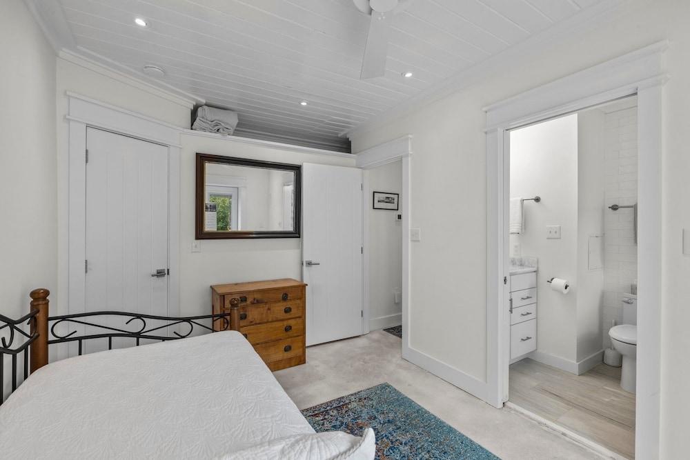 Sunshine Cottage 2 Bedroom Home