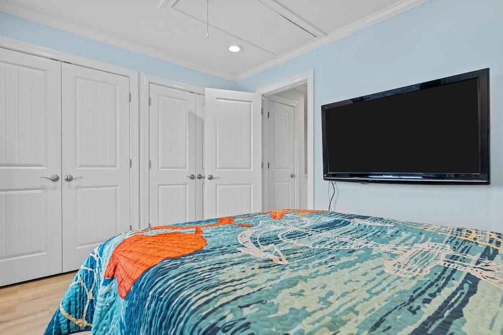 Barefoot Ventures 4 Bedroom Townhouse by RedAwning