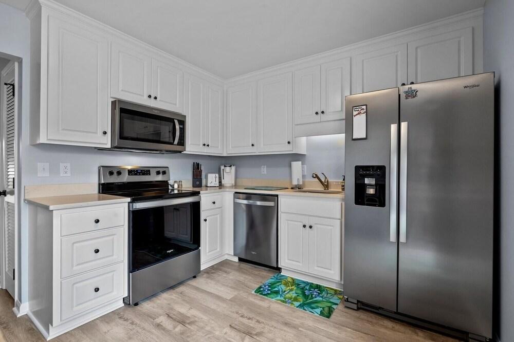 Anchors Away Unit 4 2 Bedroom Duplex by RedAwning