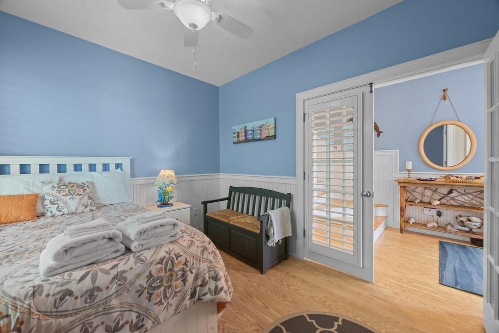 Dolphin Dreams 5 Bedroom Home by RedAwning