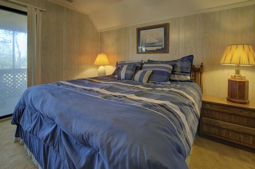 Core Sound Lodge 3 Bedroom Home by RedAwning