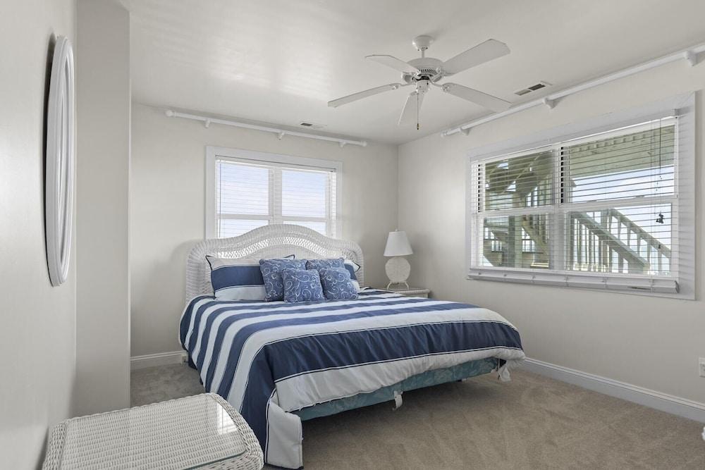 Suncatcher 4 Bedroom Home by RedAwning