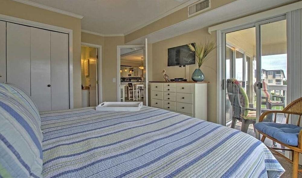 The Salty Pirate 2 Bedroom Condo