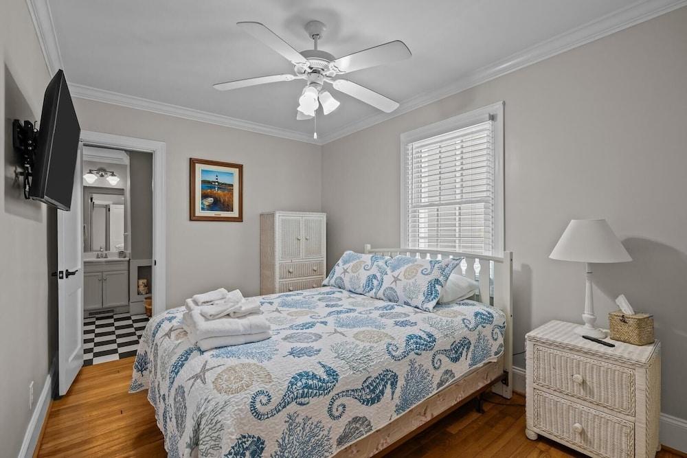 Creek Watch 4 Bedroom Home by RedAwning