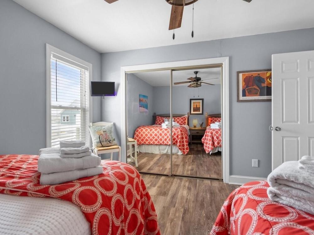 Barefoot East 3 Bedroom Duplex by RedAwning