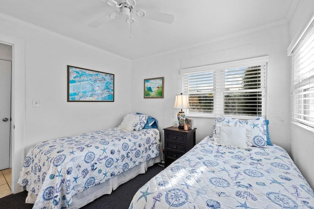 Salt Life 3 Bedroom Home by RedAwning