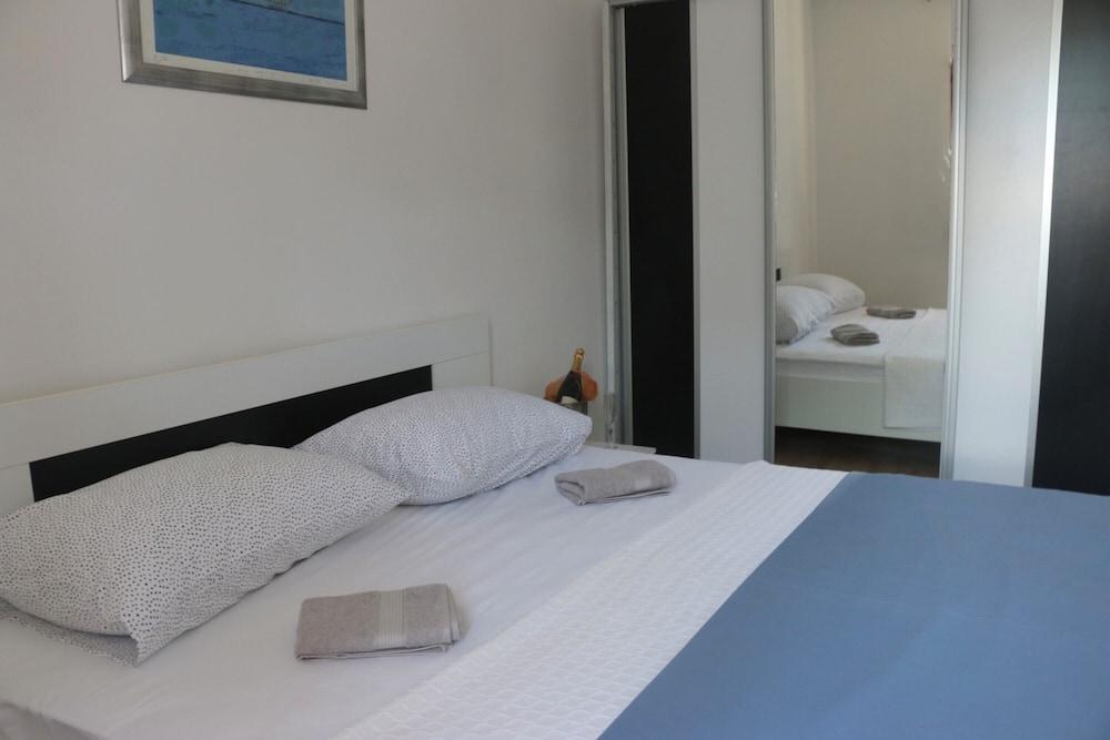 Beachfront Apartment Drazen, With Patio & Parking