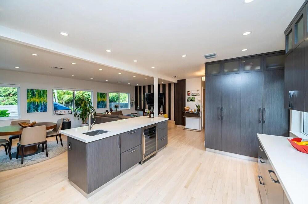 Modern Coconut Grove Oasis