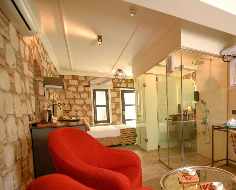 Magnificent Studio Flat Patio FIREZYA